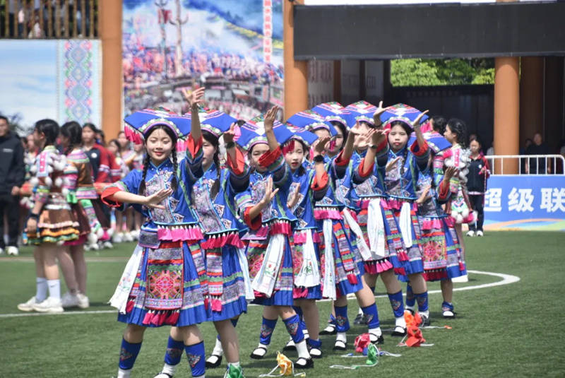 看球赛赏民俗，“广西县超”联赛一席看台尽显八桂风情